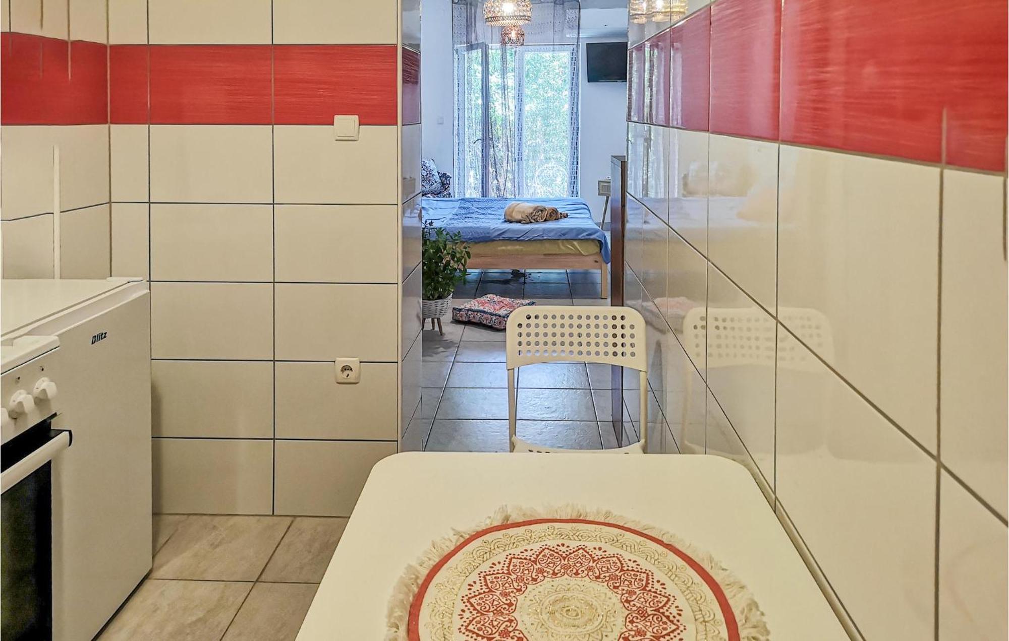 Pet Friendly Apartment In Novalja With Kitchen 外观 照片